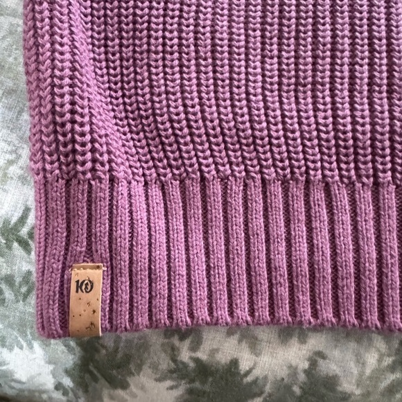 Set of 2 sweater tanks. Sz m - Picture 9 of 16